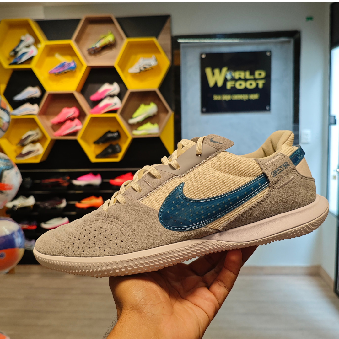 Chuteira de Futsal Nike Streetgato IC – Bege com Azul - PRONTA ENTREGA