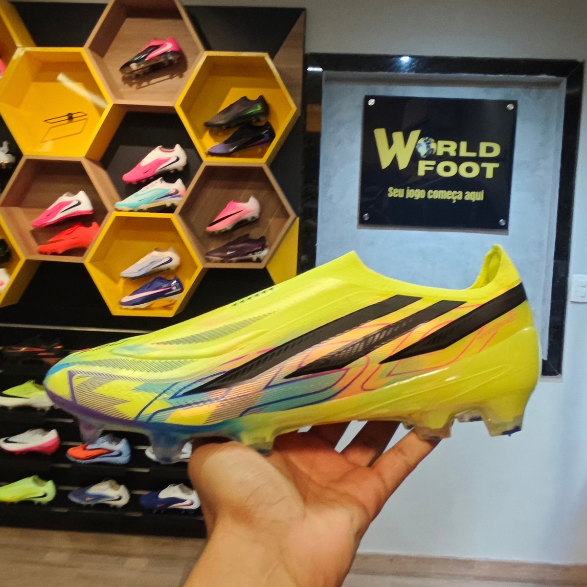 Chuteira de Campo Adidas F50 Hyperfast Laceless FG - PRONTA ENTREGA