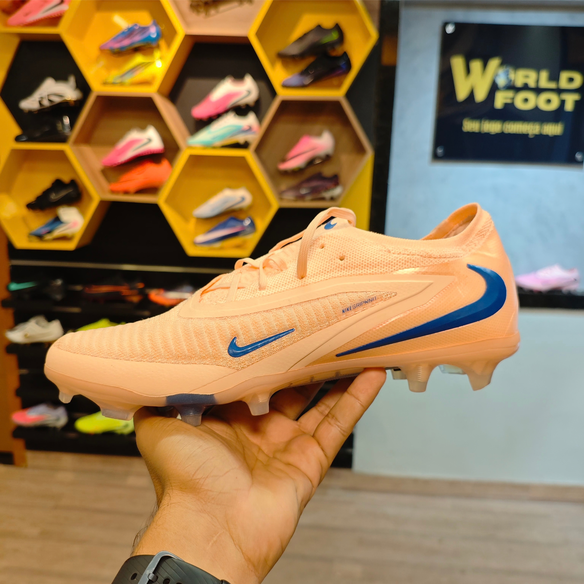 Chuteira de Campo Nike Phantom 6 Low Fg Elite - PRONTA ENTREGA