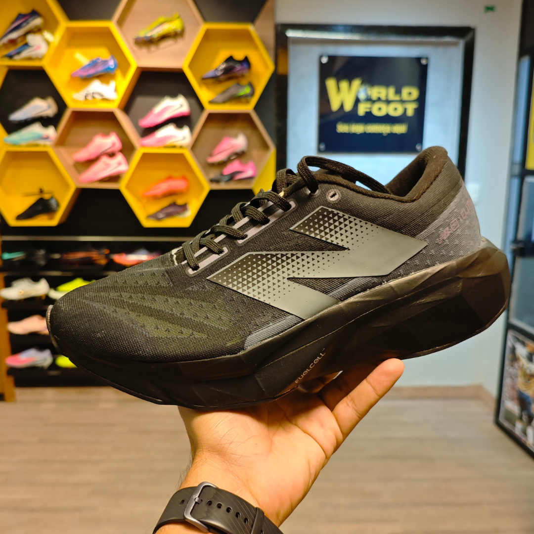 Tênis New Balance FuelCell Rebel v4 – Preto - PRONTA ENTREGA